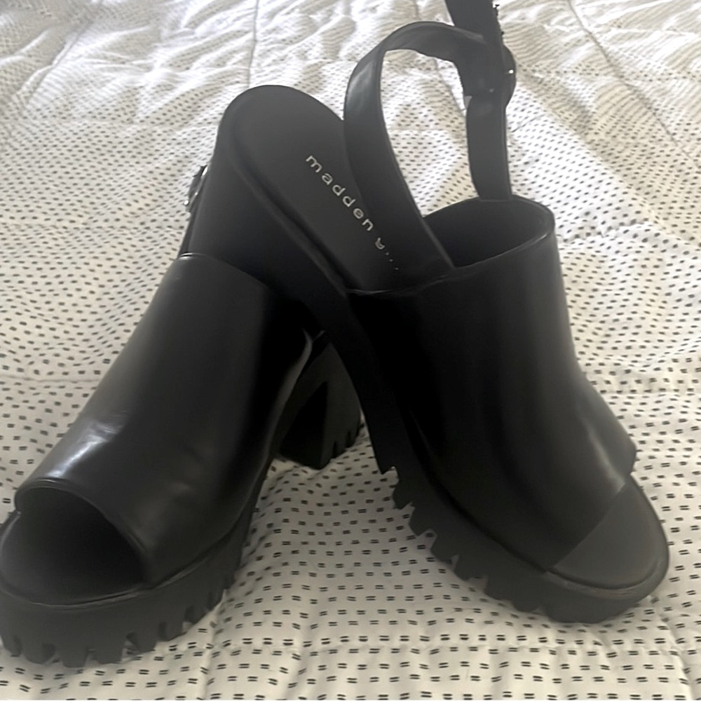 Steve Madden open toe  Chunky Heel Sandals